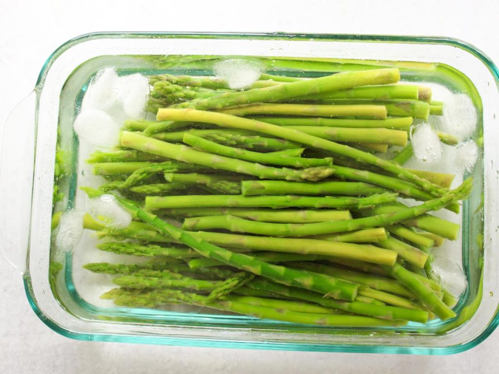 Asparagus in ice bath