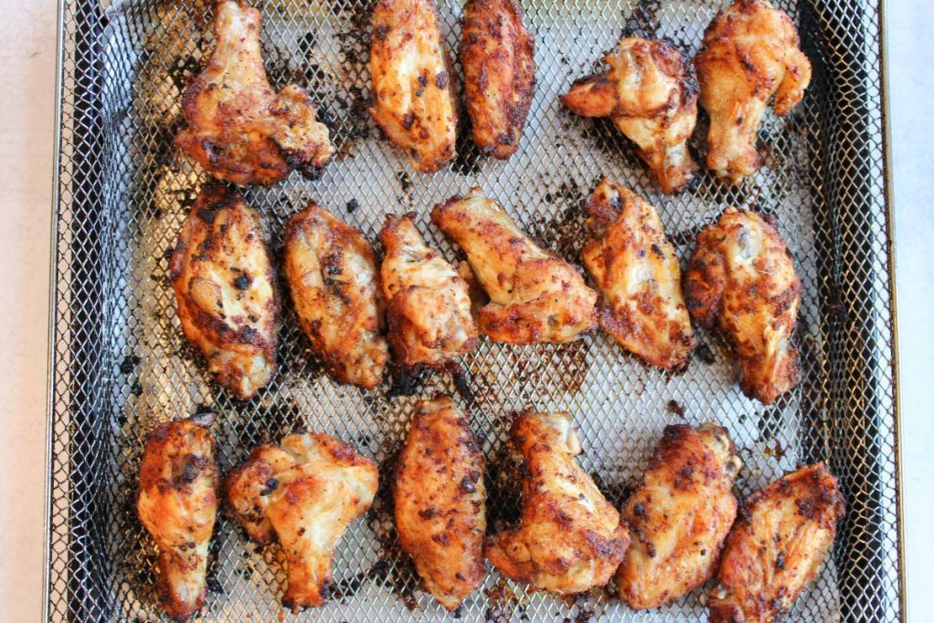 Crispy wings on air fryer tray