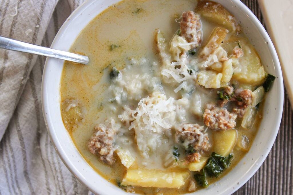 close up of a bowl of Zuppa Toscana Soup